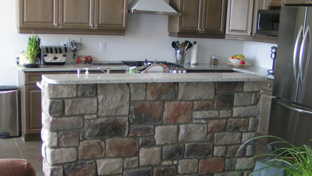 For a rustic looking kitchen, choose a rustic looking stone veneer.