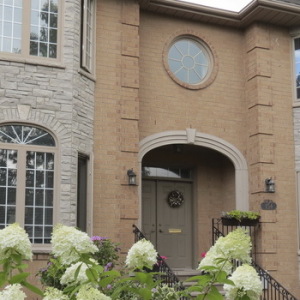 Choosing the right stone for homes with radius windows.